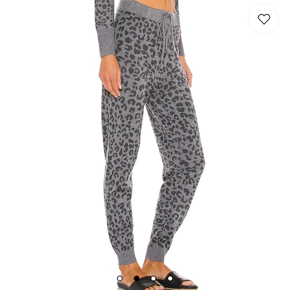 Heartloom Iris Joggers in Carcoal - Picture 2 of 7